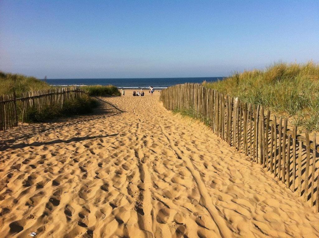 Golden Sands Beach Activities Sea Holiday Relax Мейблторп Екстер'єр фото